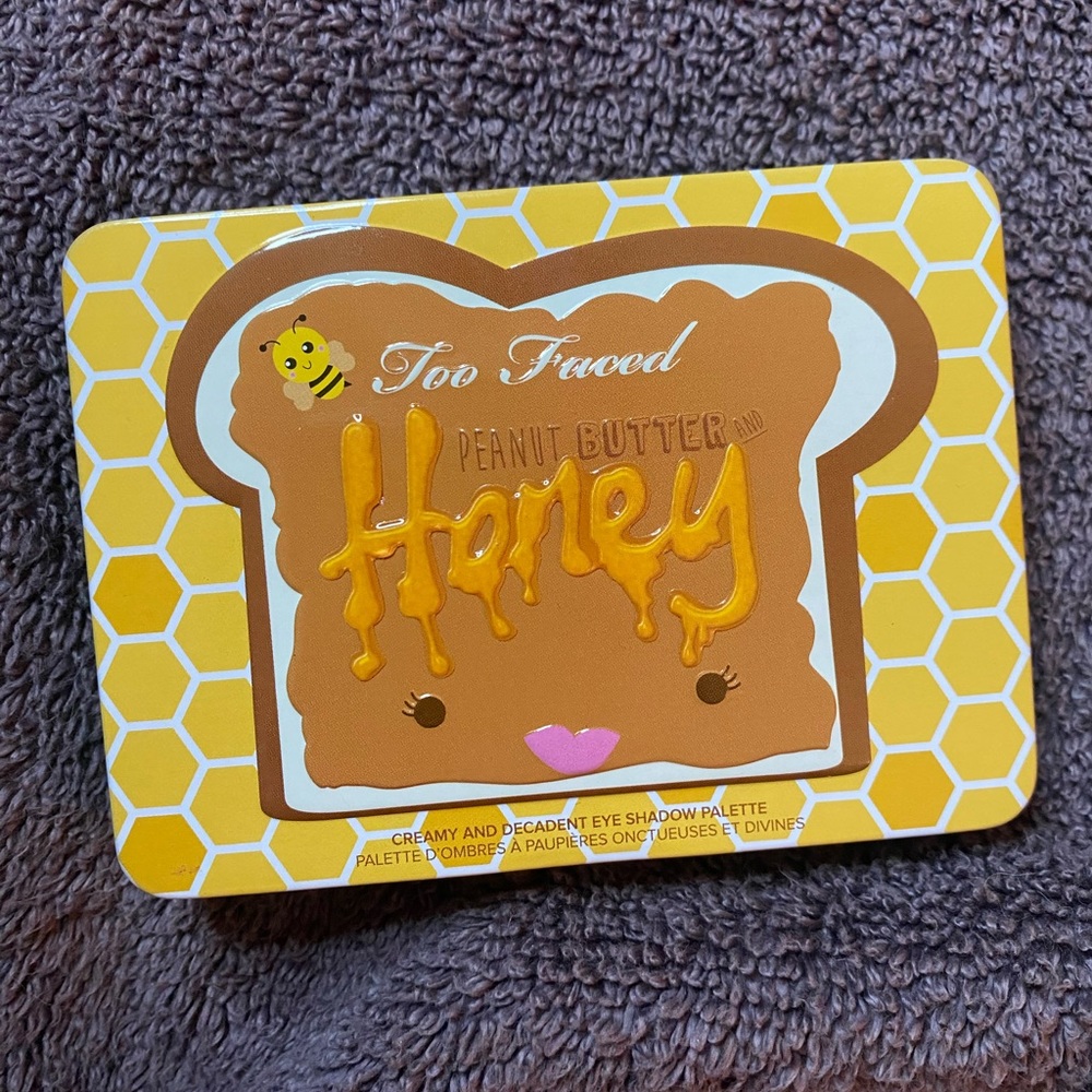 Too Faced-“Peanut Butter:Honey” eyeshadow palette..